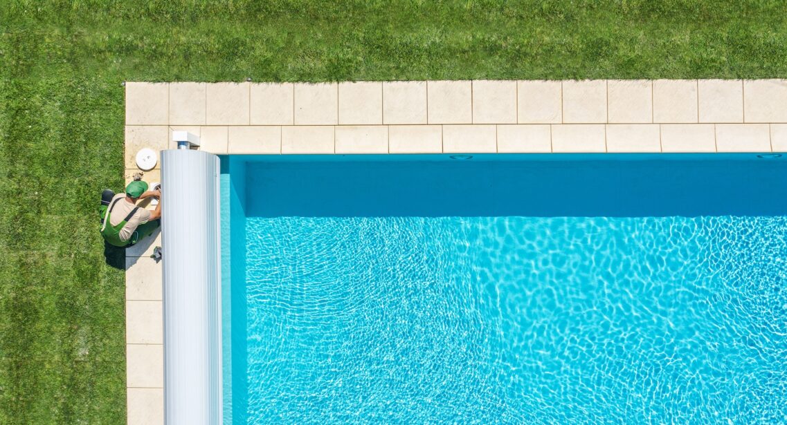 Swimming Pool Maintenance Skimmer Filter Cleaning