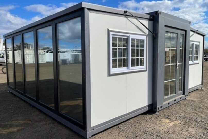 Expandable Transportable Glass Home1