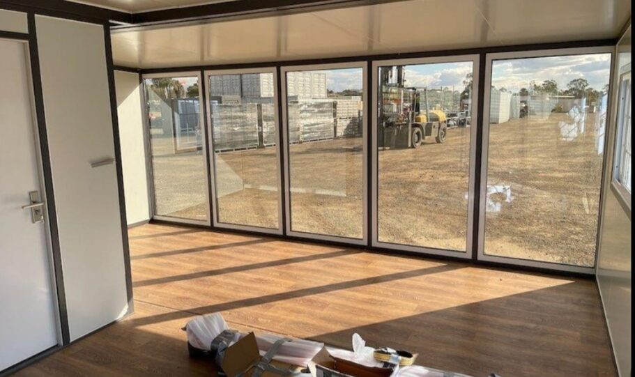 Expandable Transportable Glass Home8