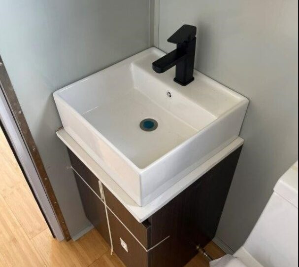 Trailer Self Contained Lounge12