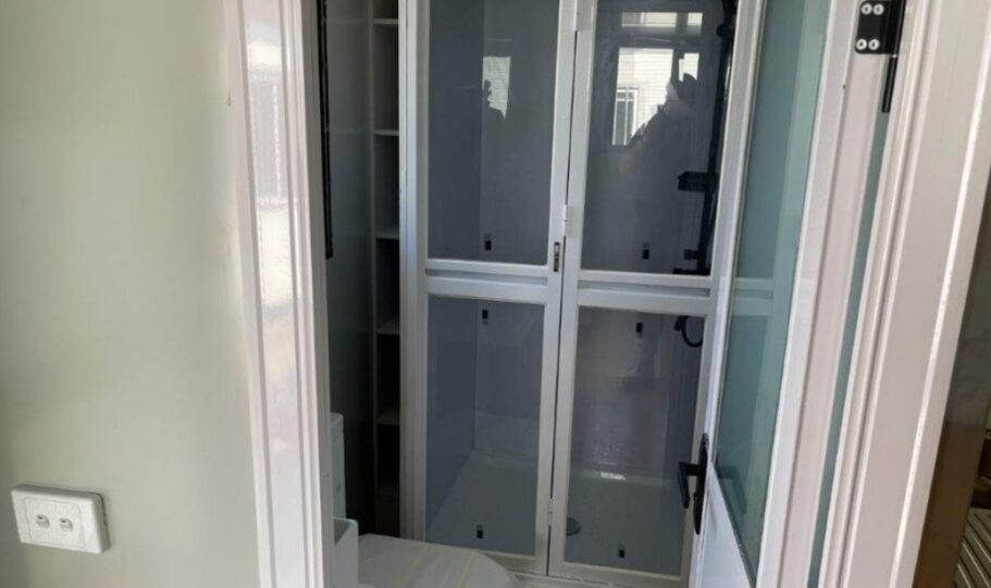 Trailer Self Contained Lounge8